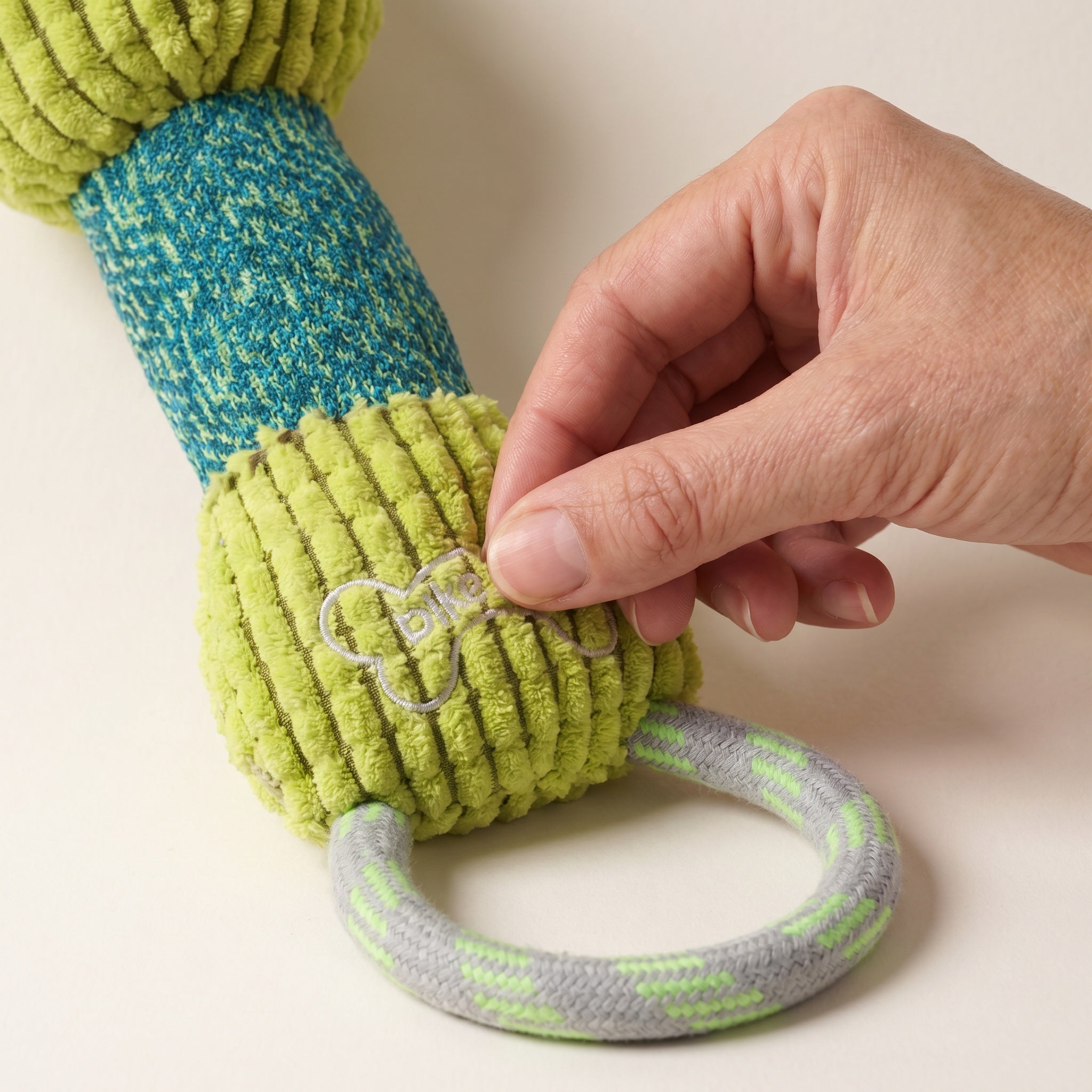 Jouet pour chien en peluche avec anneau
