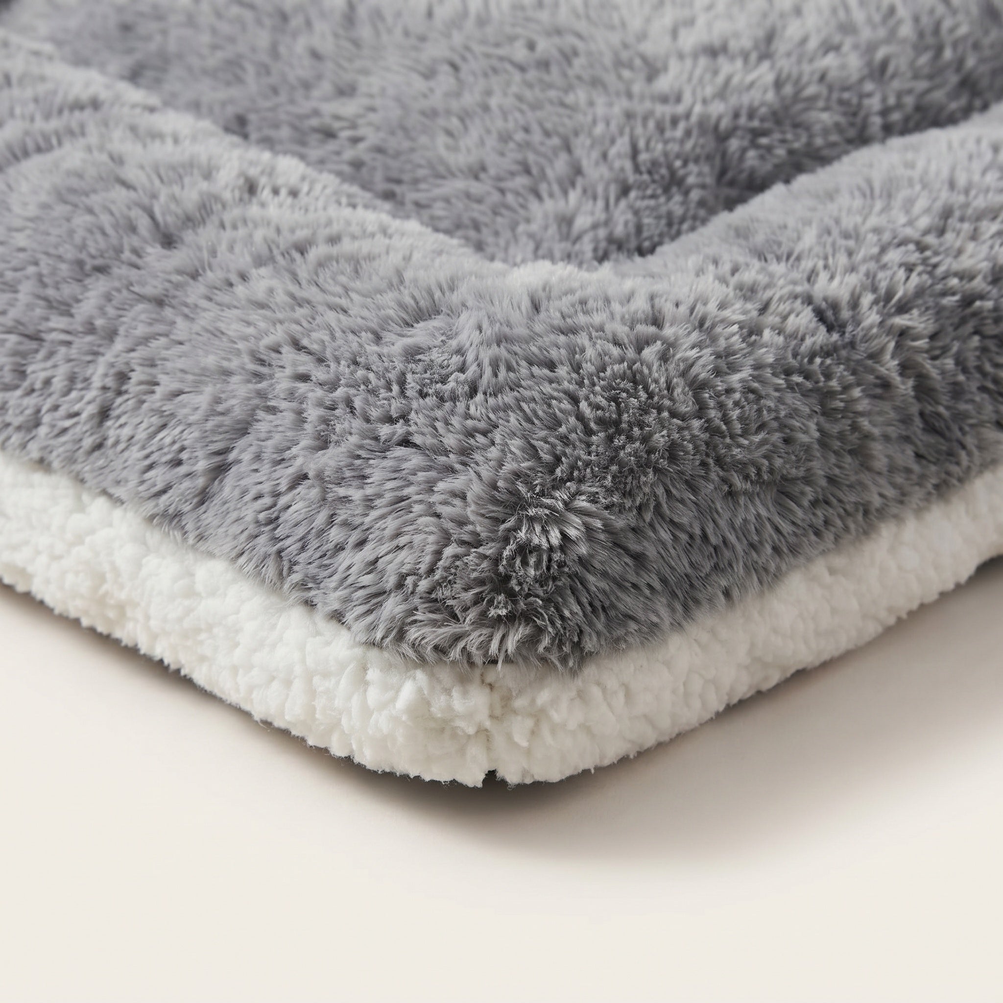 Tapis de couchage pour chien en fausse fourrure grise