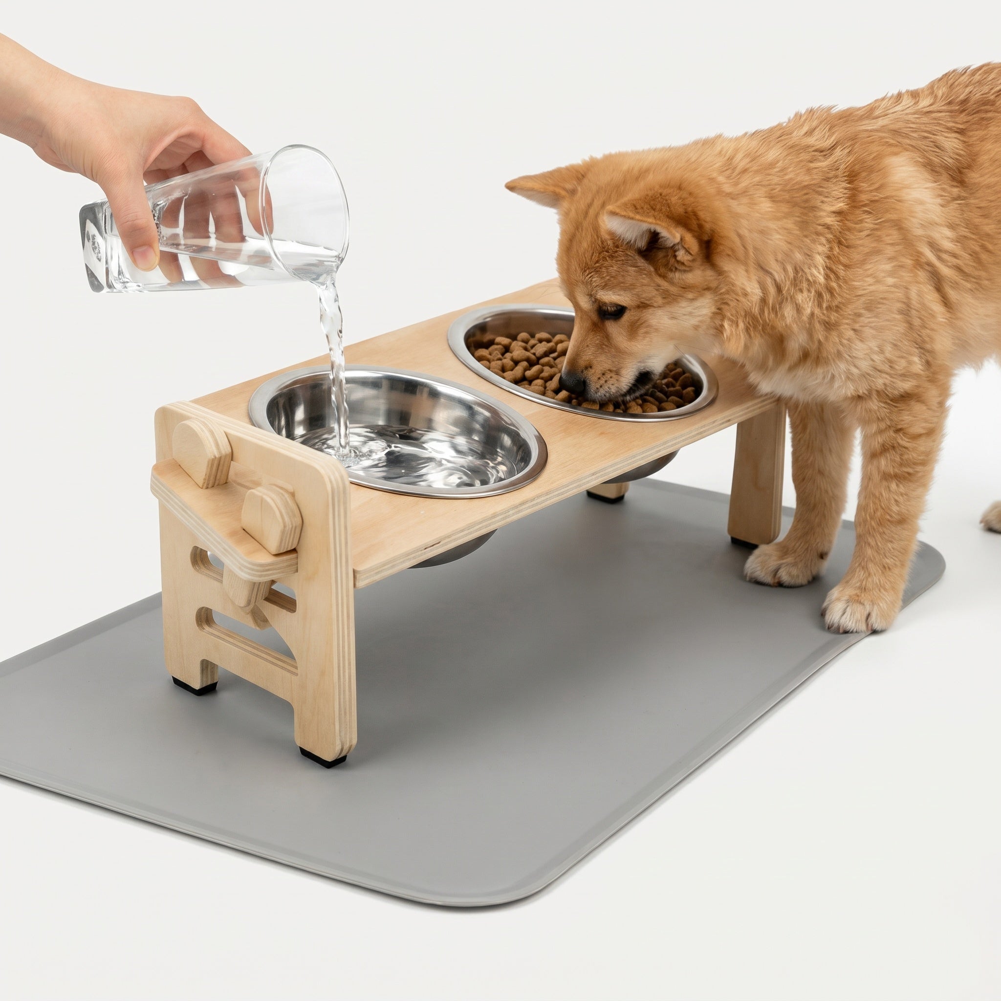 Gamelle Surélevée Bois et son tapis pour chien