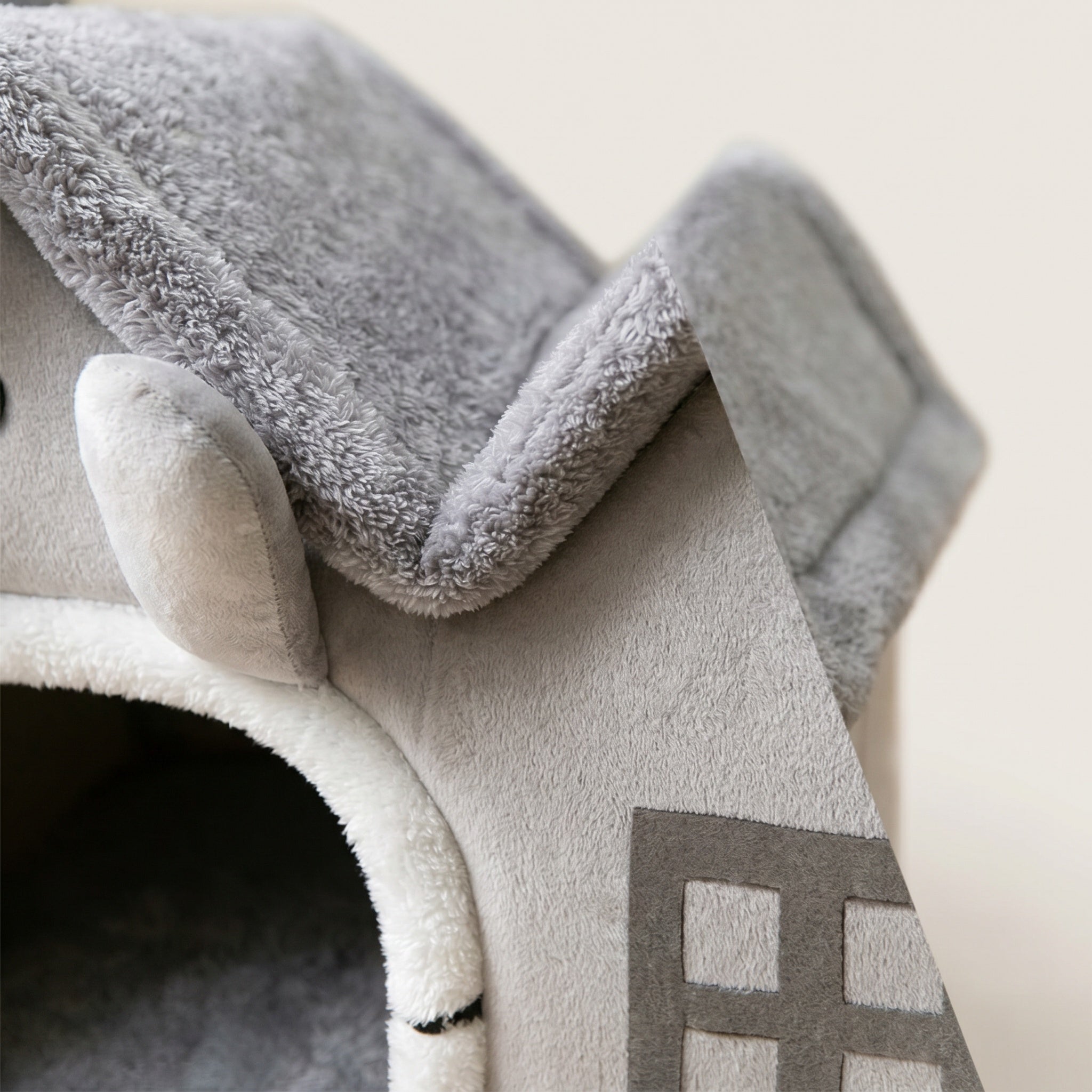 Maison pour chien en peluche design cosy