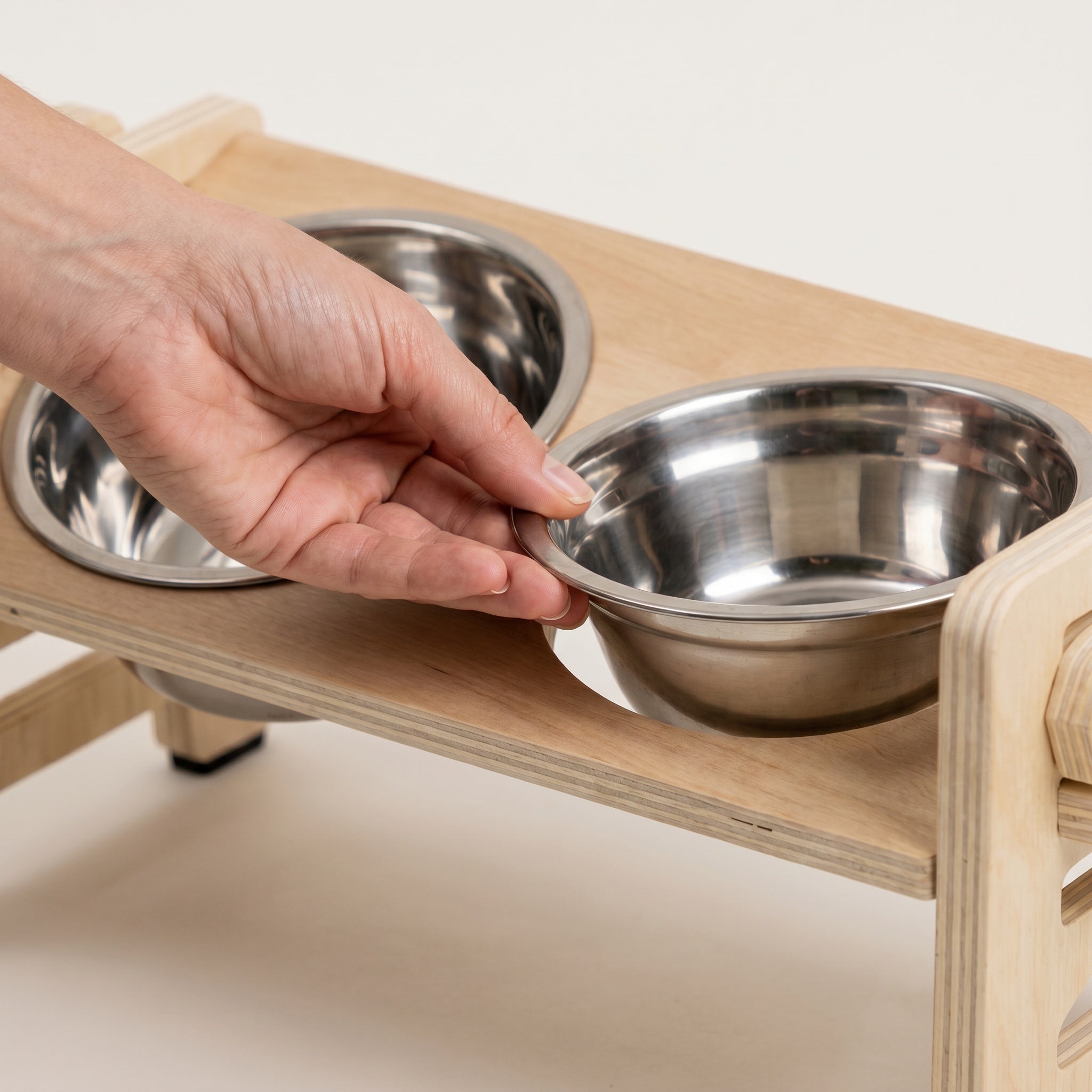 Gamelle Surélevée Bois et son tapis pour chien
