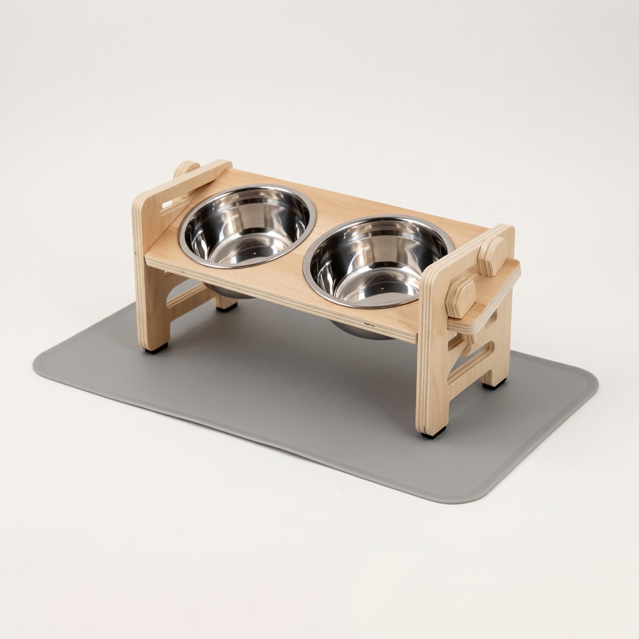 Gamelle Surélevée Bois et son tapis pour chien