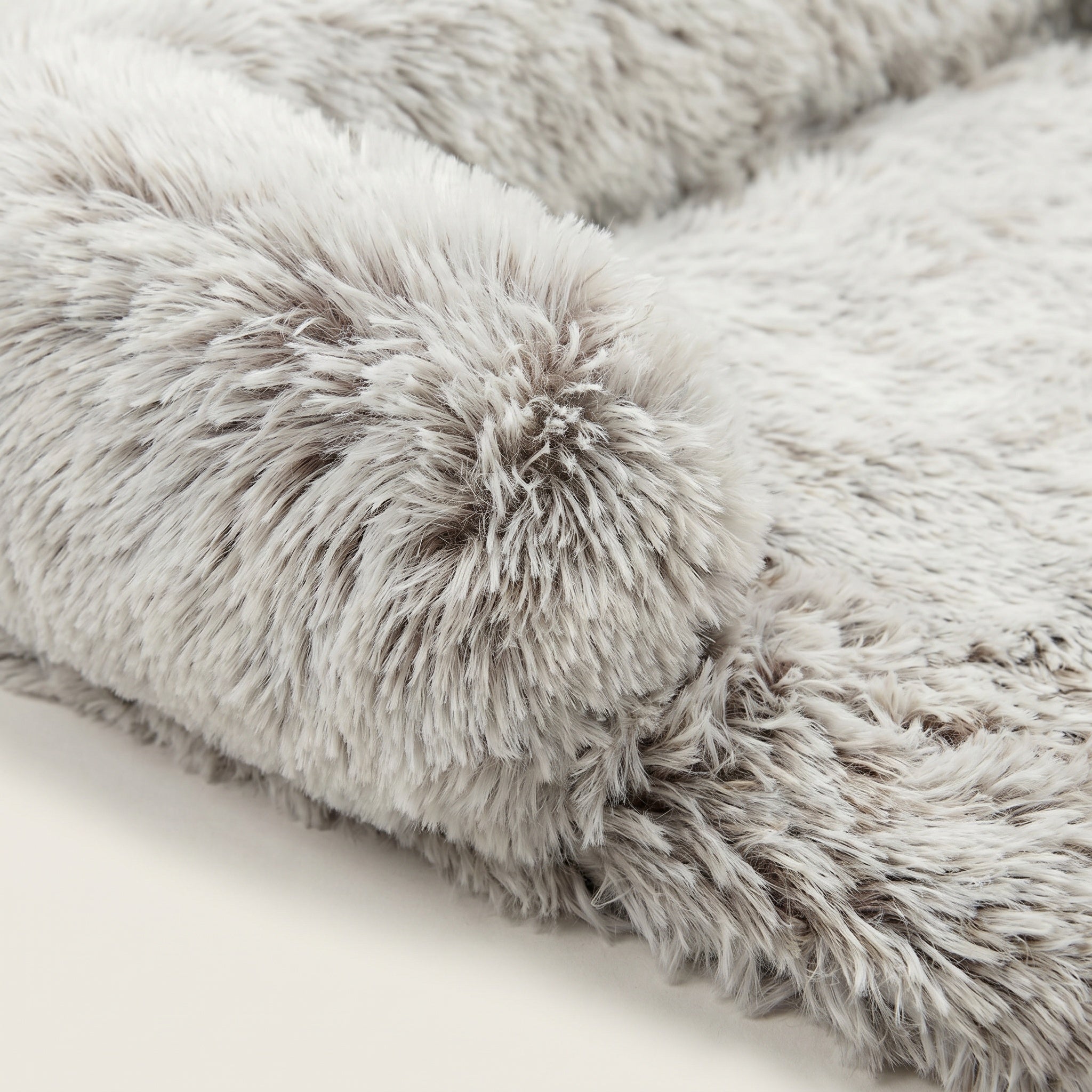 Matelas pour chien en peluche avec bords