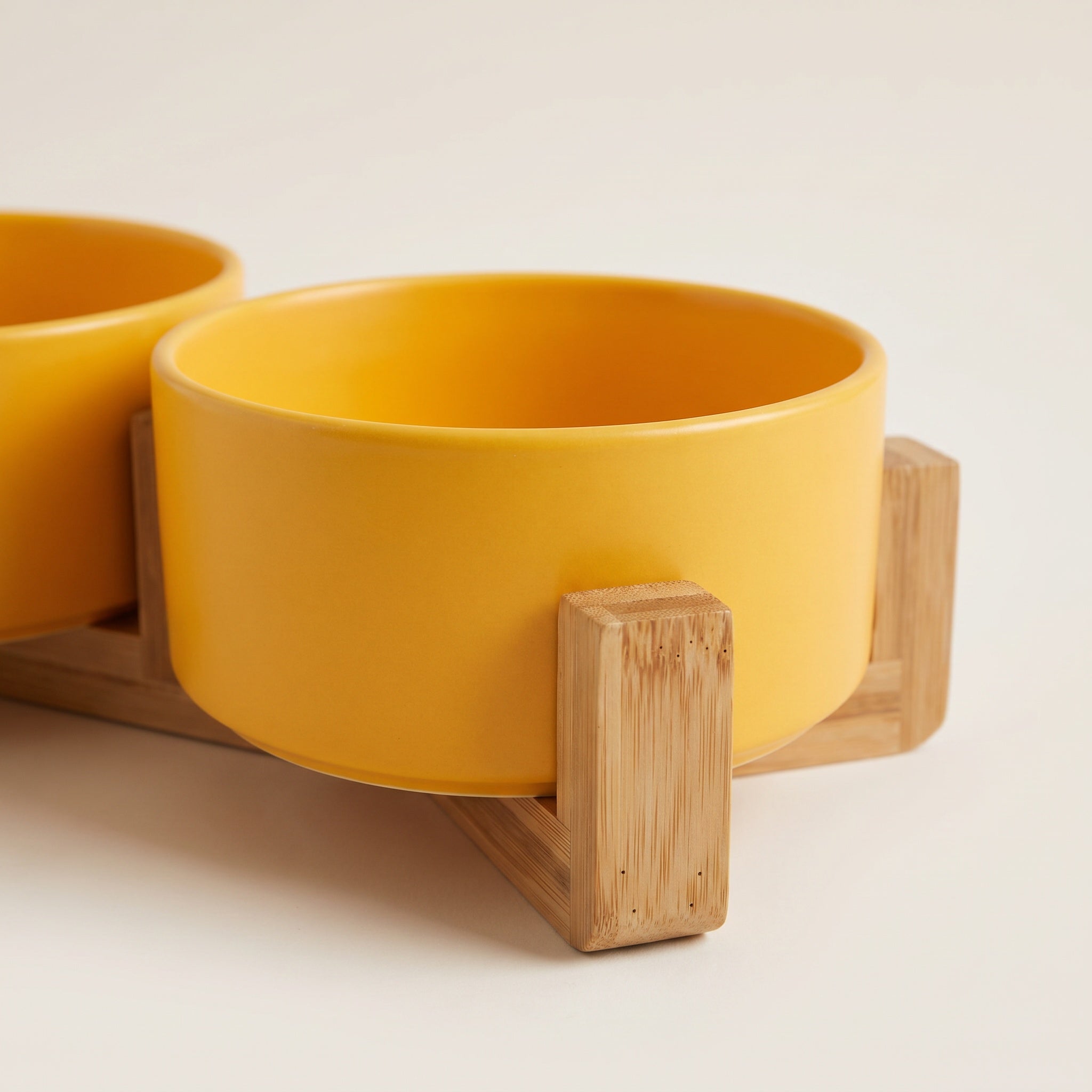 Gamelle surélevée en bois pour chien